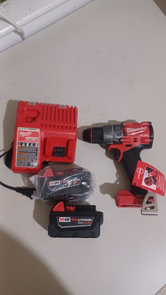  M18 FUEL 18V Lithium-Ion Brushless Cordless 1/2 in. Hammer Drill Driver Kit with Two 5.0 Ah Batteries and charger  