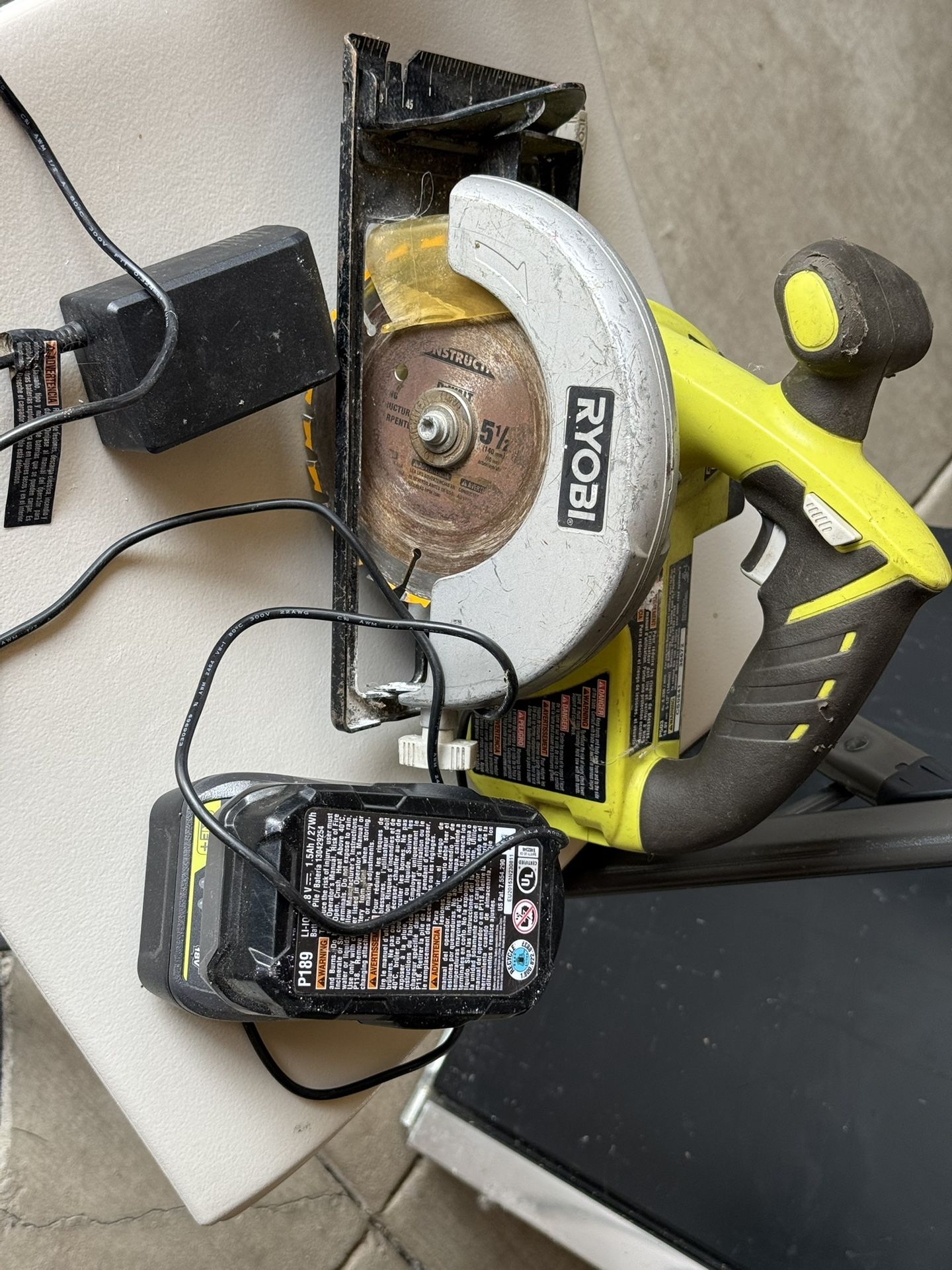 18V Cordless 5.5 in. Circular Saw With Battery And Charger , Works