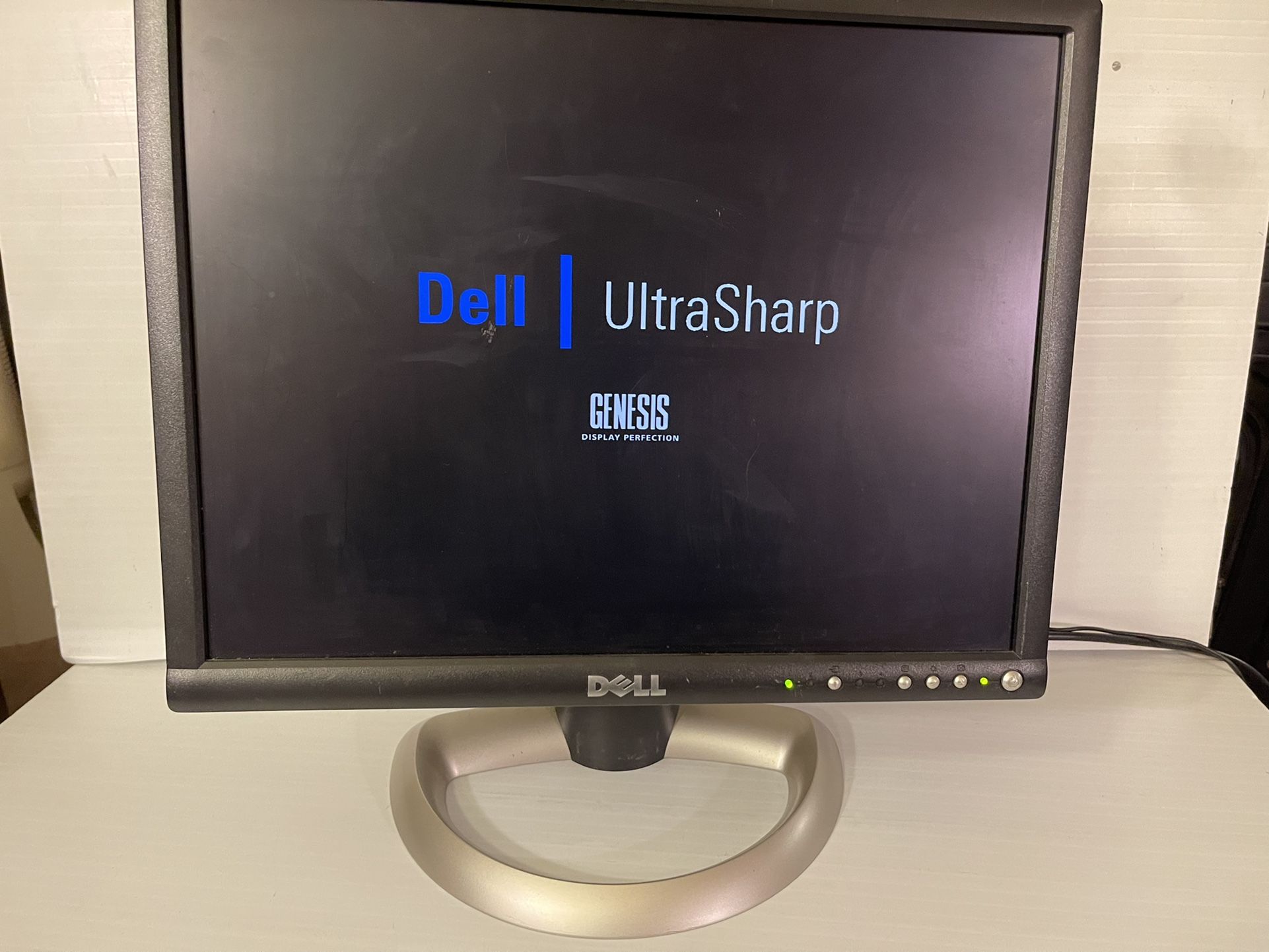 Dell UltraSharp 2001FP 4:3 1600x1200 UXGA S-Video Composite Gaming Monitor & Adp Works perfect