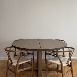 Set of 4 Stylish Chairs – Like New, Great Deal!