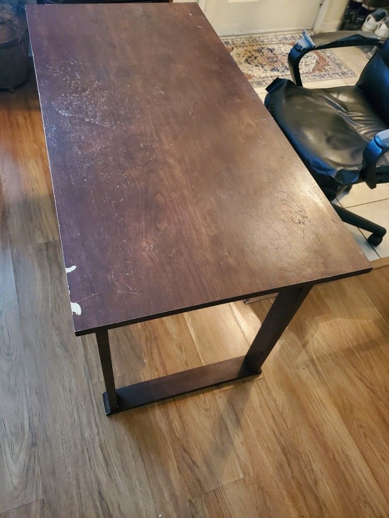 Desktop And Chari In Good Condition 