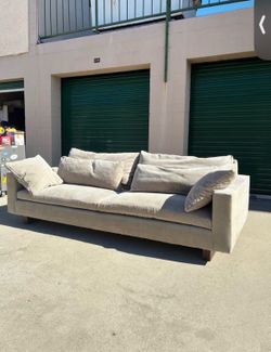 Living Spaces Sectional Couch 🛻Delivery Available🛻