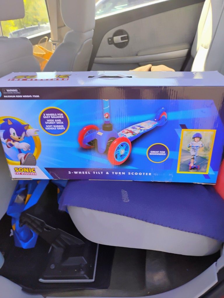 Sonic The Hedgehog 3 Wheel Tilt And Turn Scooter
