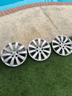 Toyota Corolla hubcaps 16 inch