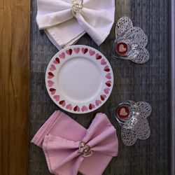 Crate And Barrel Valentines Day Set 