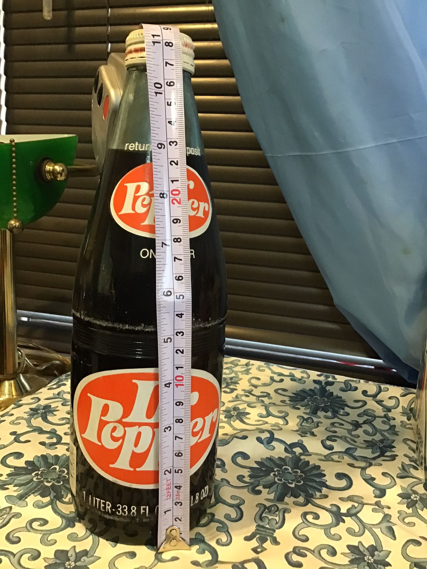 DR PEPPER 1LITER GLASS BOTTLE WITH LID SEALED, 1970 $45.00