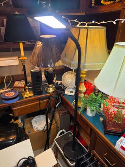 Reading touch floor lamp with 3 LED color temperatures. Black