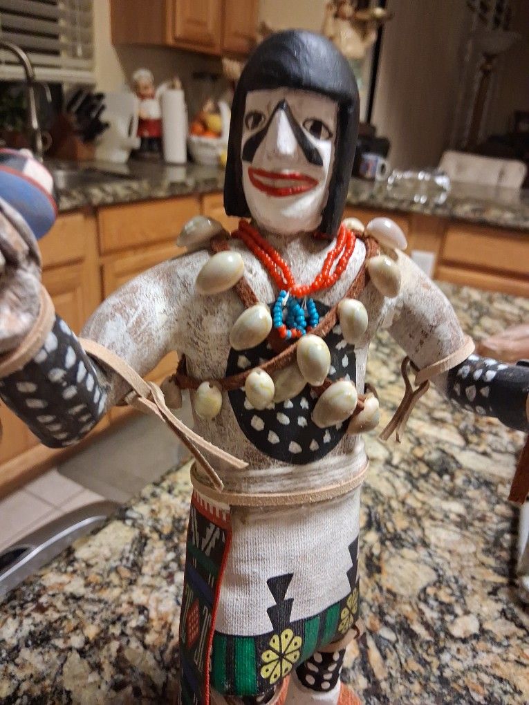 Vintage.
Authentic hopi indian kachina doll.