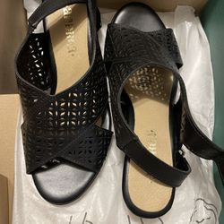 Women’s Short Heeled Sandals Size 5.5