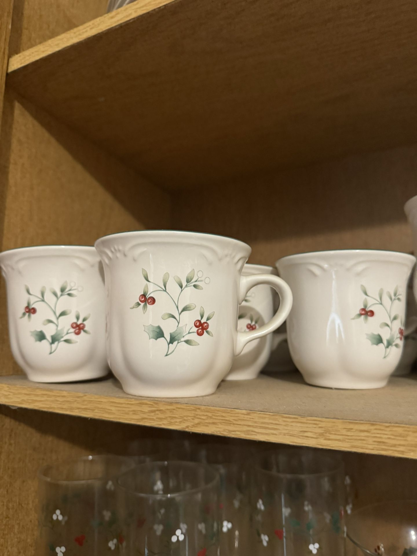 Pfaltzgraff Winterberry Christmas dish set