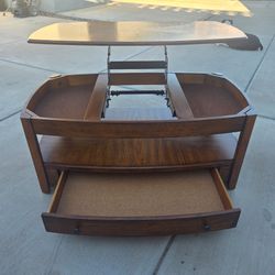 Nice coffee/cocktail table