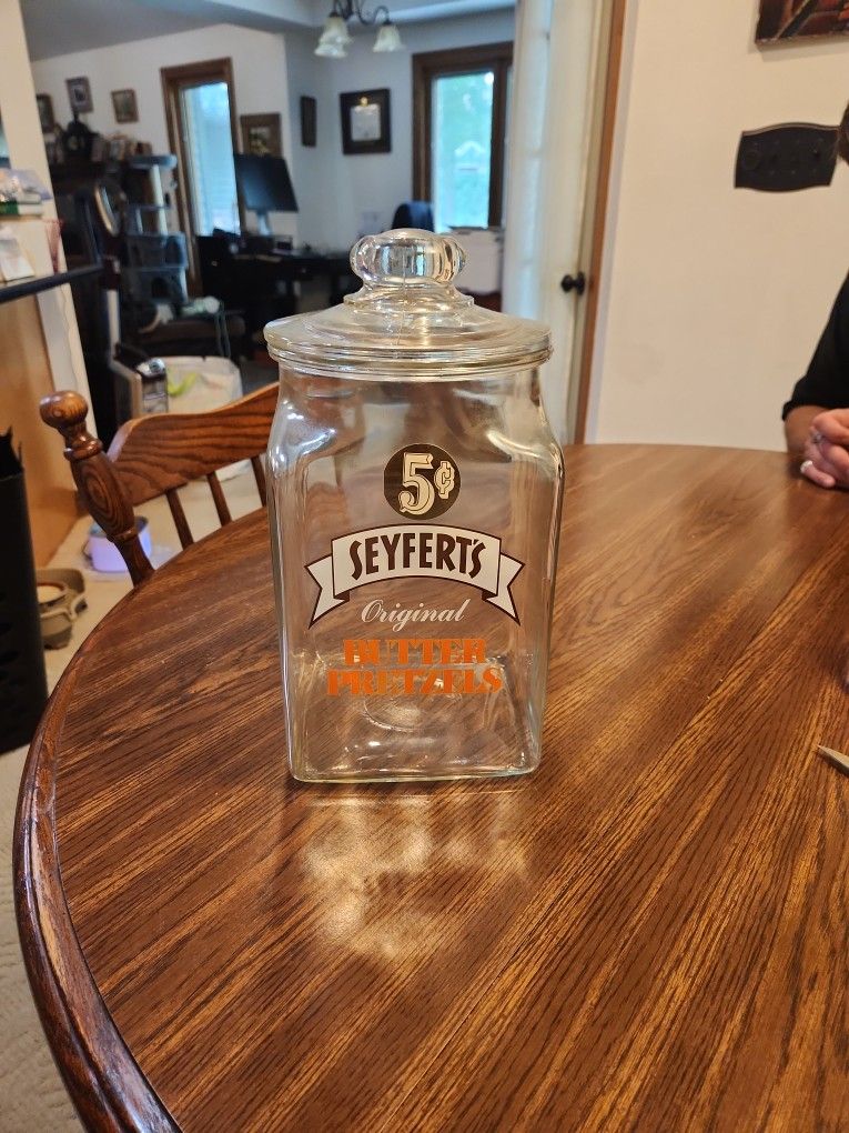 Seyfert's PRETZEL Jar With Lid