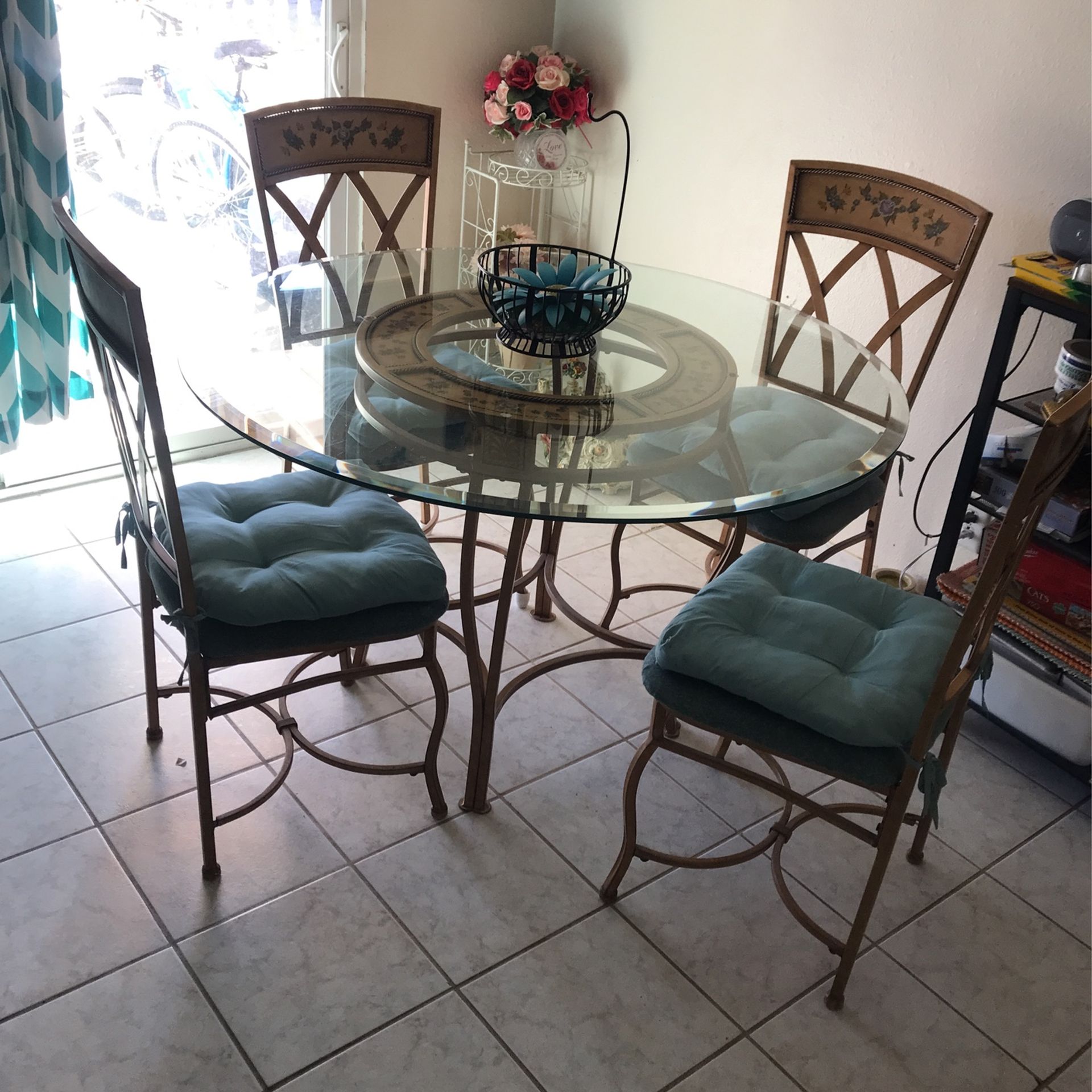 Metal Table, Good Condition With 4 Chair.