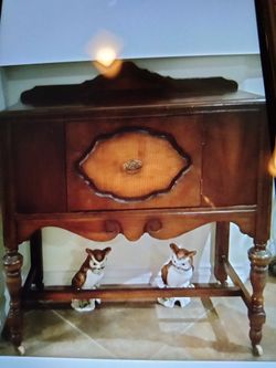 Buffet hutch perfect wooden Wheels wood door opens and shuts perfectly great shape $300 firm