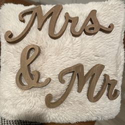 Nice Wooden Mrs & Mr Sign