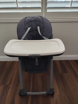 Like new baby high chair - Graco