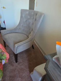 Beautiful Gray accent chair,excellent condtion