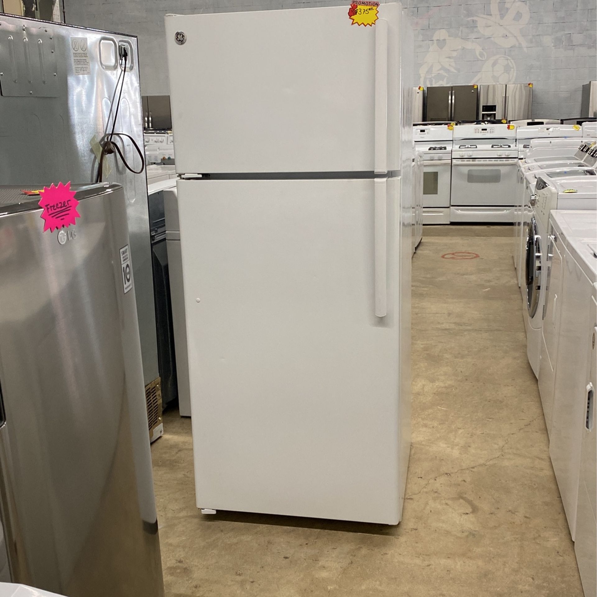 G.E Refrigerator Top Freezer White