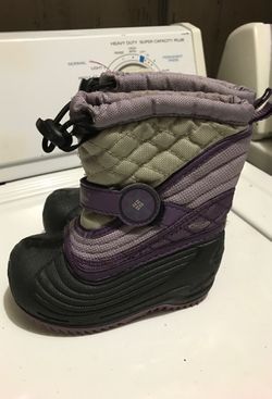 Toddler girl size 6 snow boots made by Columbia! Very nice! Price firm! Porch Pickup!
