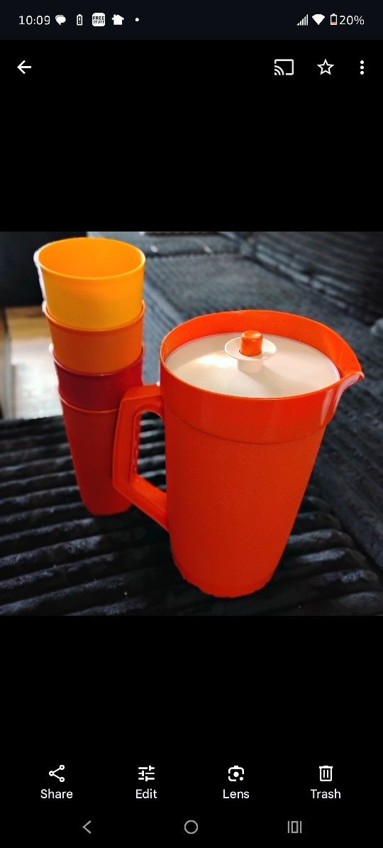 TUPPERWARE Pitcher W/ Cups