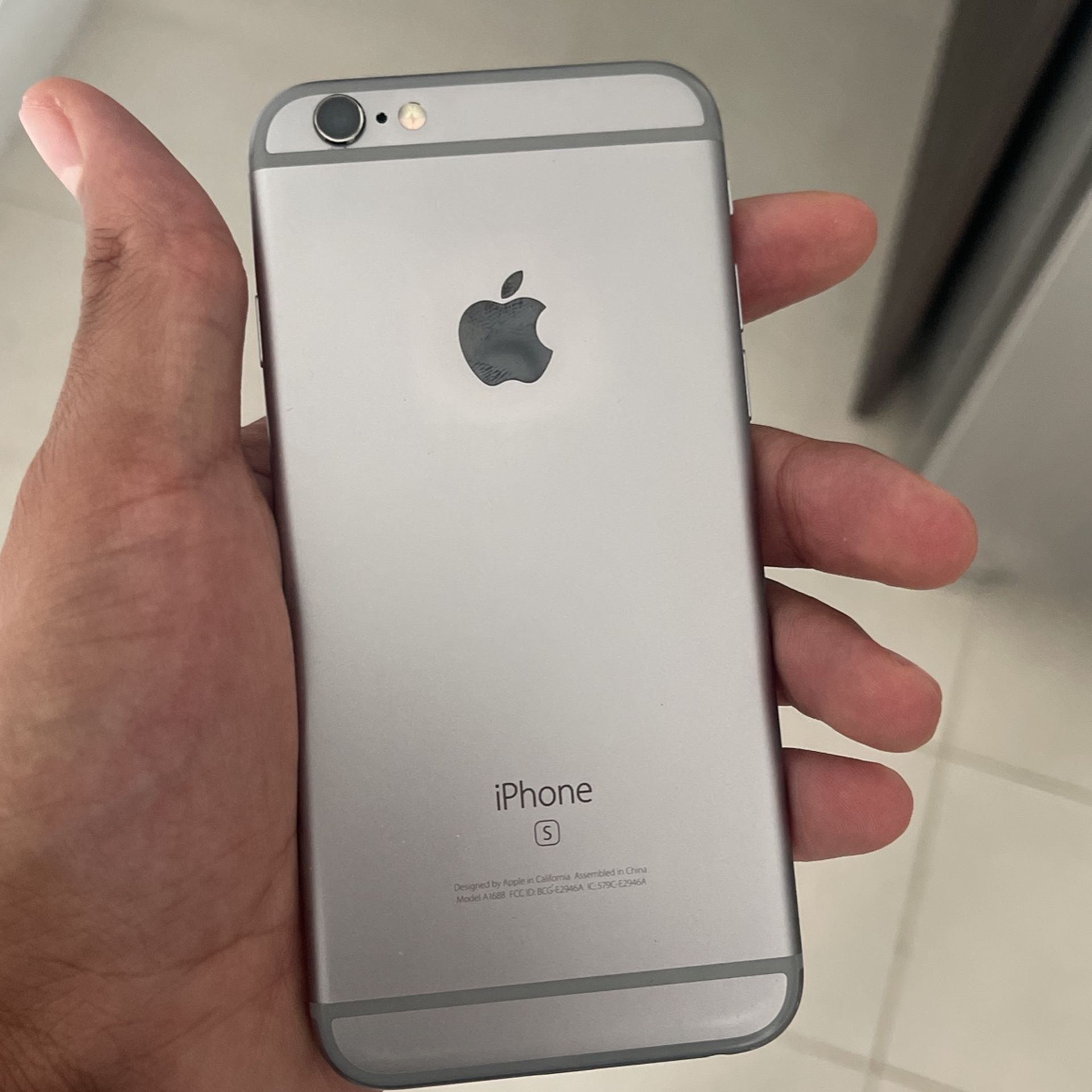 iPhone 6s (Unlocked Any Provider)