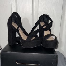 Fashion Nova Heels Size 6 1/2 