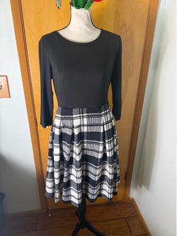 An Oxiuly Women's Vintage Party Swing Dress with a plaid skirt Medium on tag  Smoke free home  In very good condition