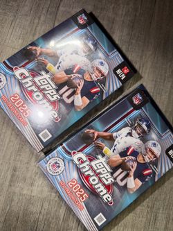 Topps NFL Chrome Football Hanger Box