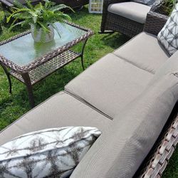 5 Pcs Brad New Outdoor Patio Set . Already assemble.