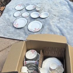 Noritake 5 Piece 12 Place Table Setting