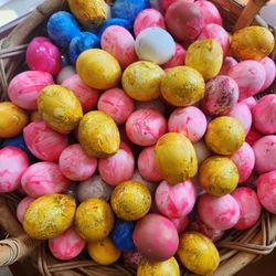 Canasta con 200  Webos rellenos de confeti