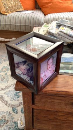 5 inch Wood Photo Picture Cube by Bombay Co. holds 5 pics Beautiful craftsmanship