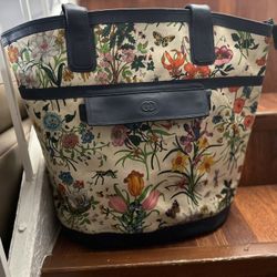 Gucci Small Handbag for Sale in Las Vegas, NV - OfferUp