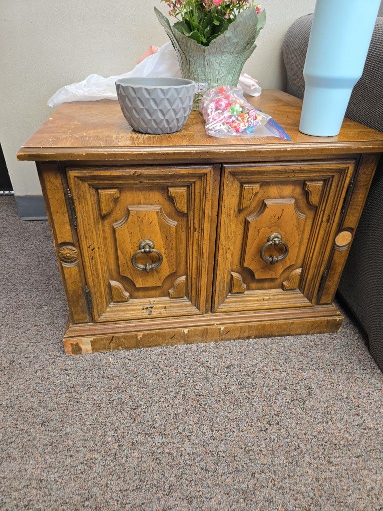 2 End Tables