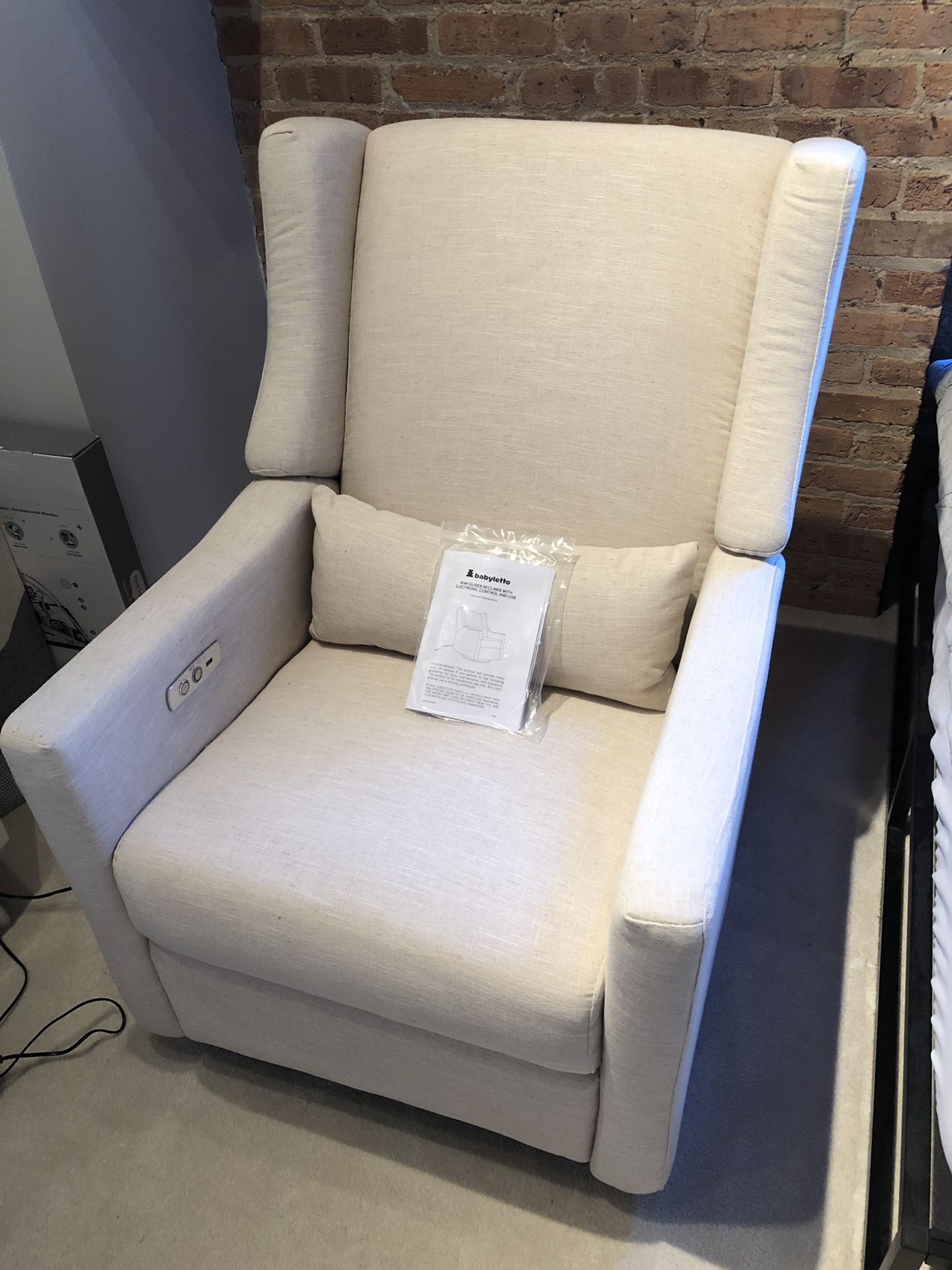 NEW & UNUSED Babyletto Kiwi Electronic Power Recliner