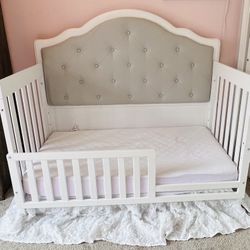 Crib / Toddler Day Bed