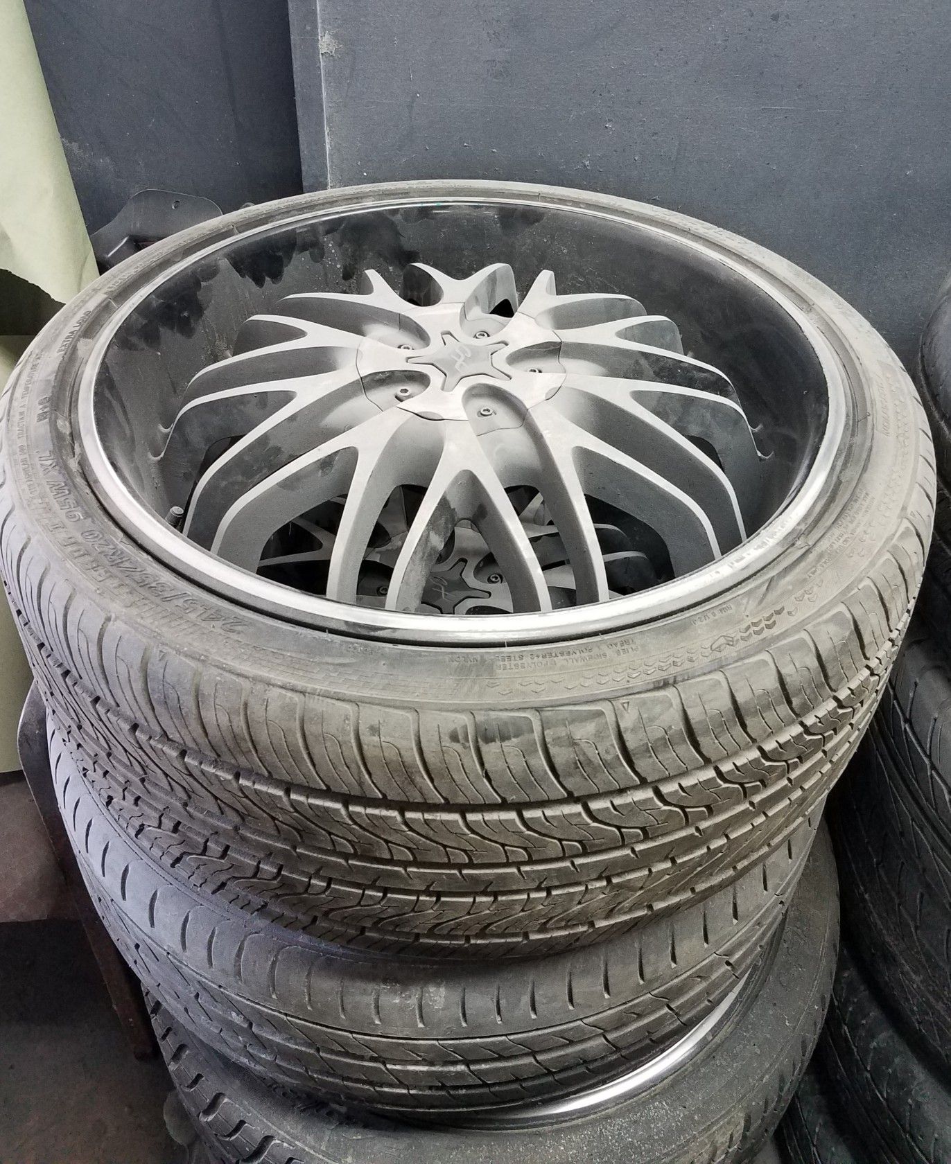 Rims and tires 245/35/20