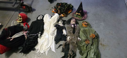 Halloween Decoration Bundle – Figures and Props