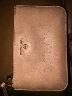 Michael Kors Wristlet