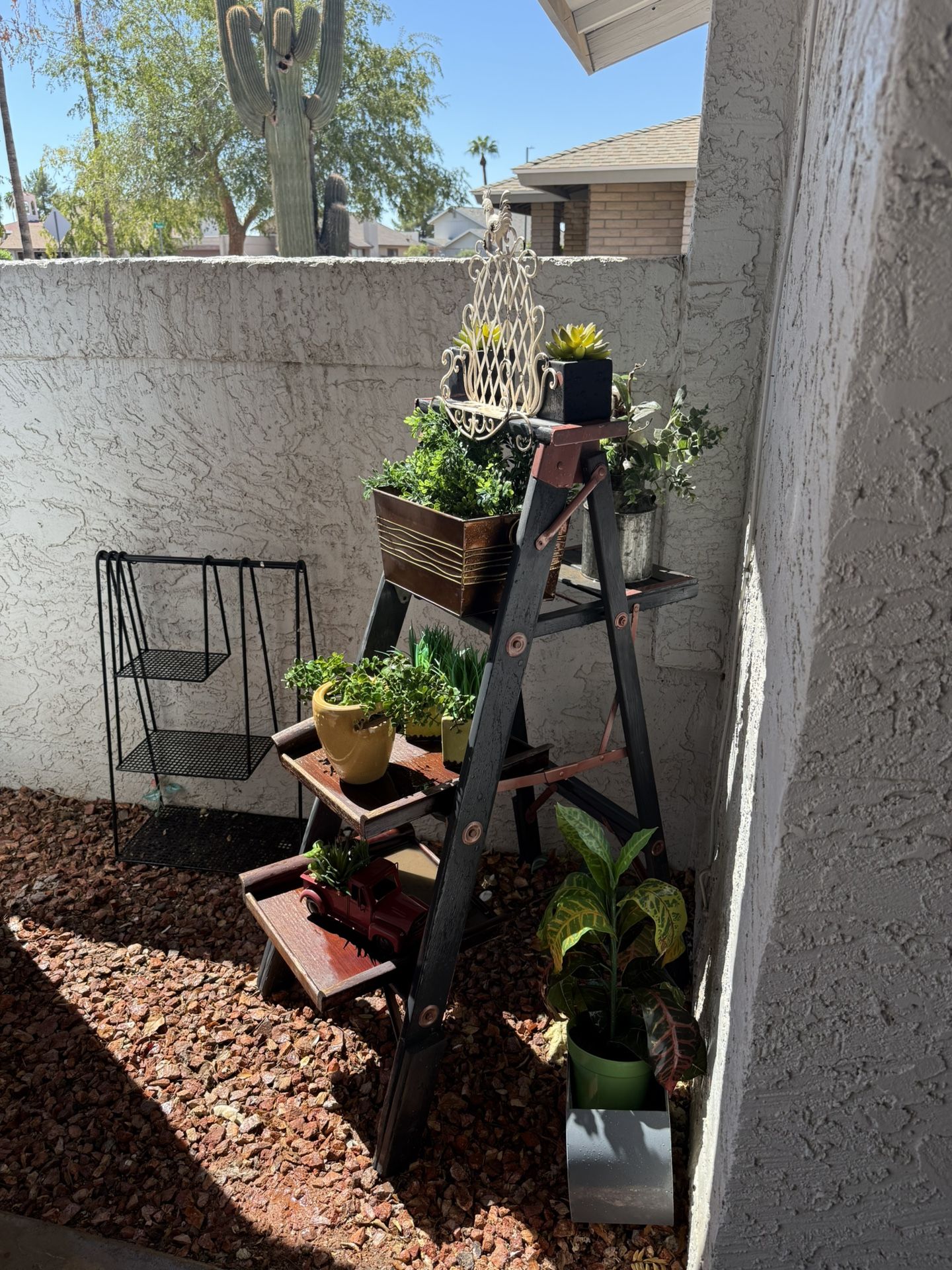 Cute Plant Stand With Plants