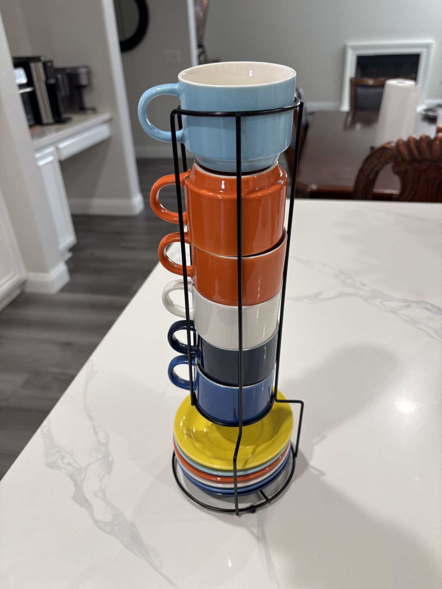 Set de tasas con platos de colores