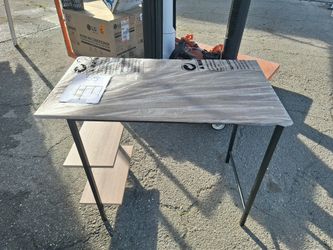 New writing desk $55
Escritorio nuevo