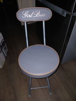 Foldable girl boss chair