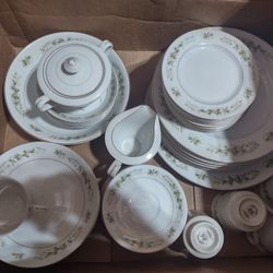 Natalie 3904 Fine China Set