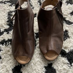 Earth heels solid shoes size 9D