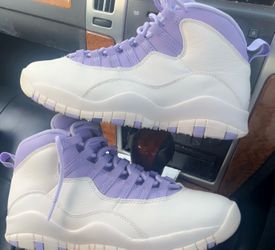 Women size 9.5 JORDANS 10….