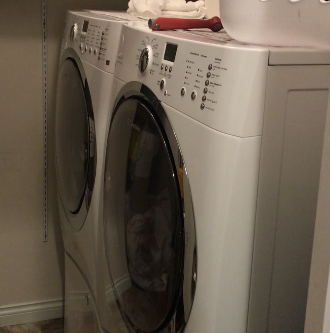 Washer and Dryer Electrolux plus Pedestals