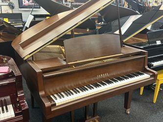 Yamaha 5 Ft 3 Grand piano