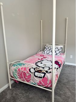 Twin size canopy bed