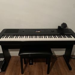 Yamaha DGX 660 Portable Grand Piano / keyboard 